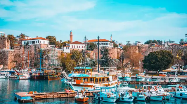 Antalya on the Mediterranean: Beaches, History and Unforgettable Holidays